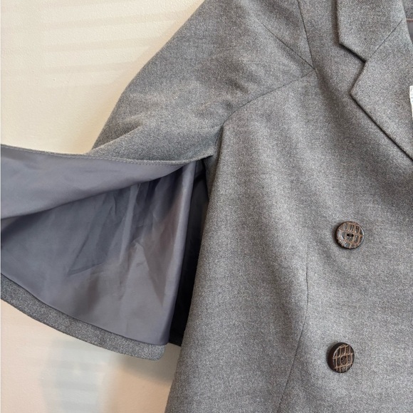 Gray Button Down Office Siren Top with‎ Cape - Size Extra Small - Picture 4 of 7